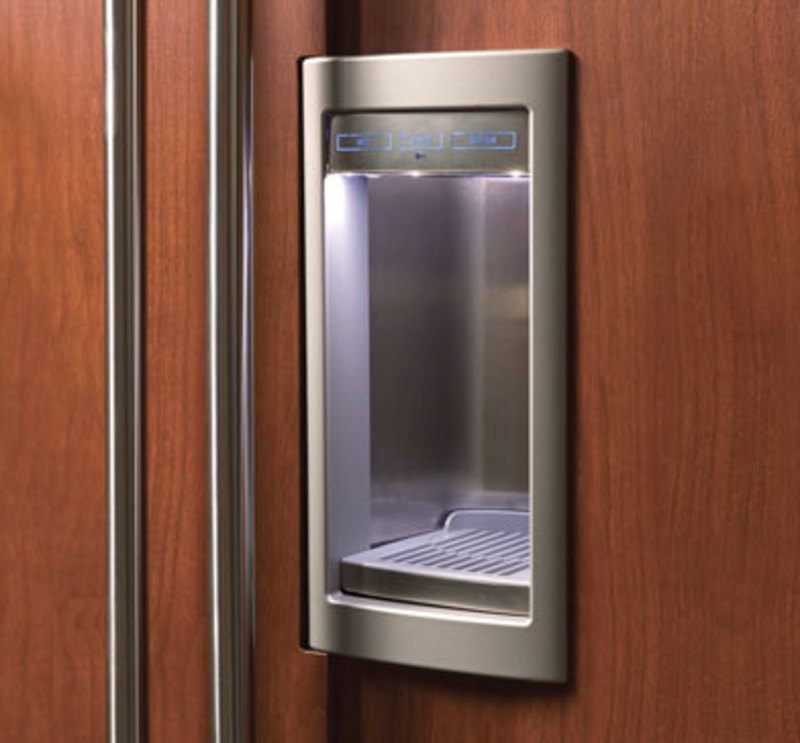 Sub-Zero, Inc.: Side-by-Side Built-In Refrigeration Close up of the water and ice dispensing glasswell