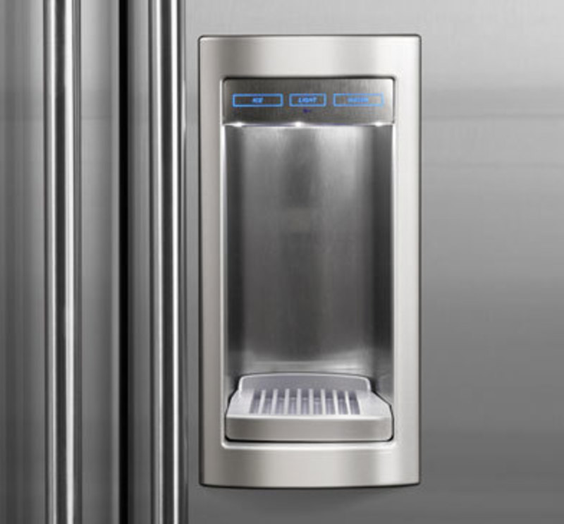 Sub-Zero, Inc.: Side-by-Side Built-In Refrigeration Front view of the water and ice dispensing glasswell