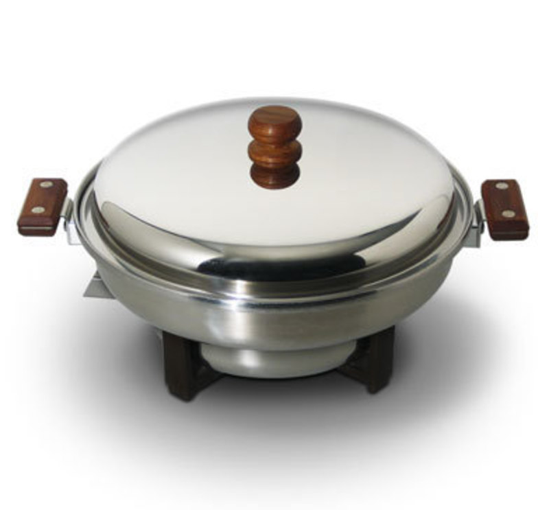 Overhead view of the warming pot in the discovery collection