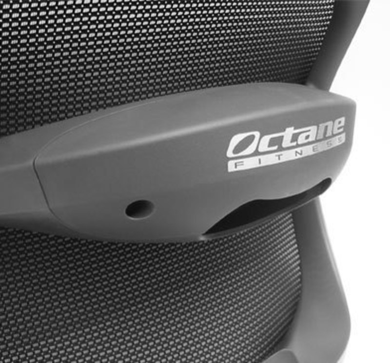 Rear logo band on the xR3 Mesh seat