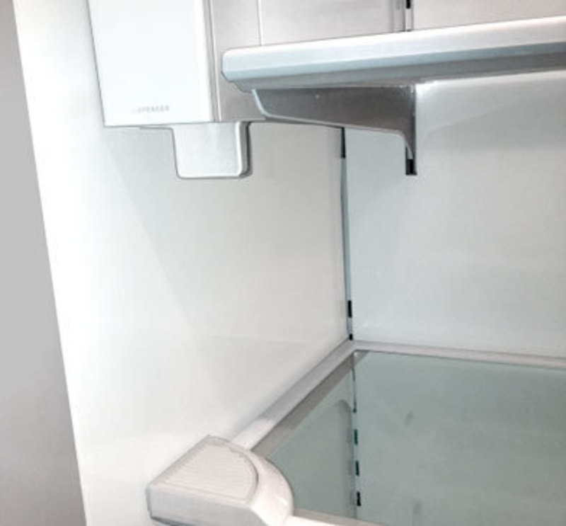 Sub-Zero, Inc.: Built-In Refrigerator, Internal Water and Ice Dispenser Sub-Zero, Inc.: Built-In Refrigerator, Internal Water and Ice Dispenser