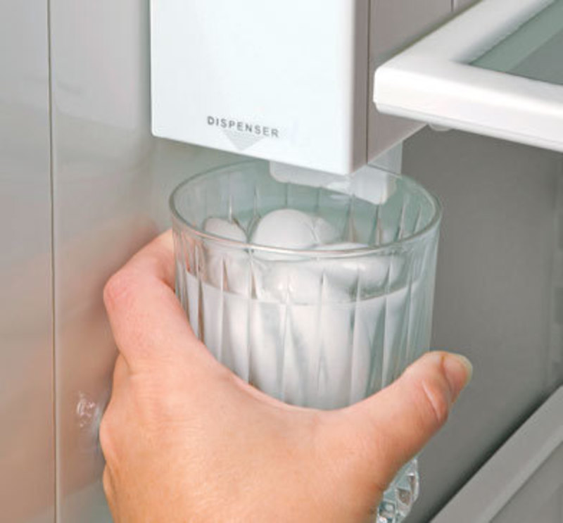 Sub-Zero, Inc.: Built-In Refrigerator, Internal Water and Ice Dispenser